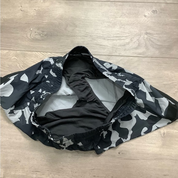 Women's Champion Large 12 - 14 Shorts Sport Camo Activewear Athletic Active New - Picture 6 of 13